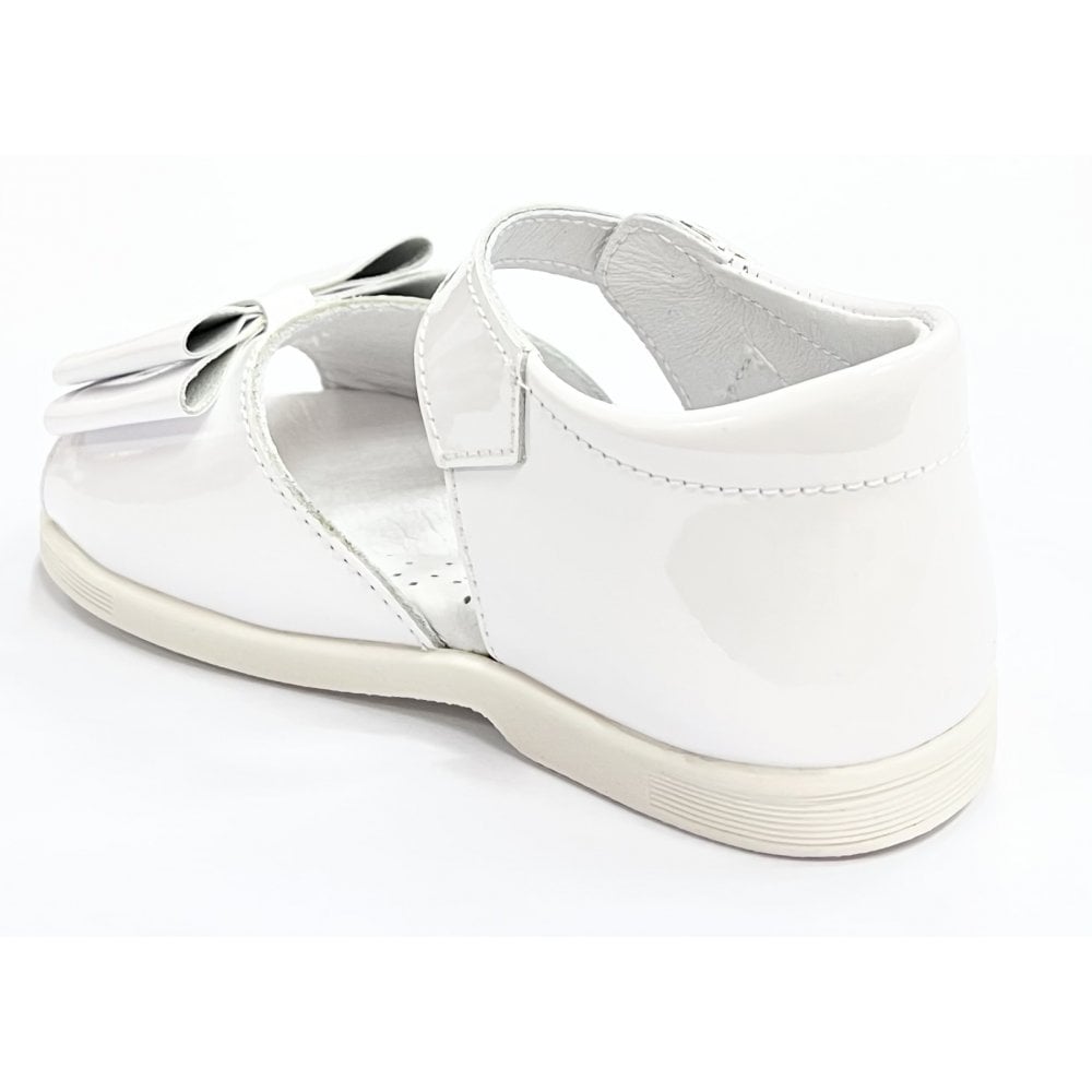 211420 Girls White Patent Bow Sandals