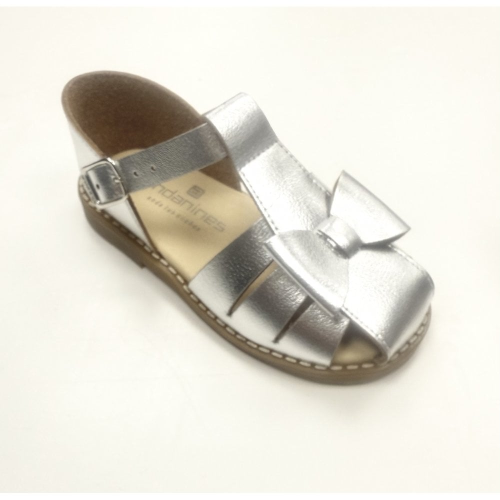 251334 Andanines Closed In Bow Sandal Silver