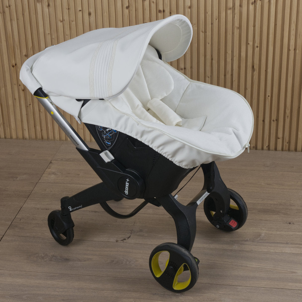 025227 Doona Car Seat LUXURY Special Edition Lace Cover Leatherette Cream