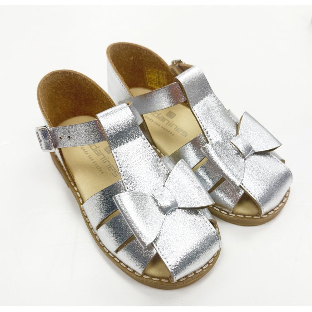 251334 Andanines Closed In Bow Sandal Silver