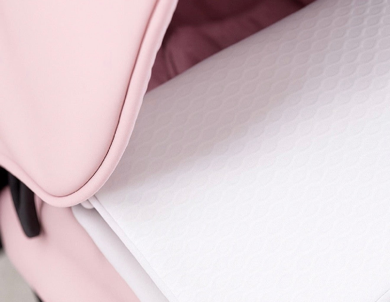 068227 Nubeluna Doona Car Seat Cover Pink Leather