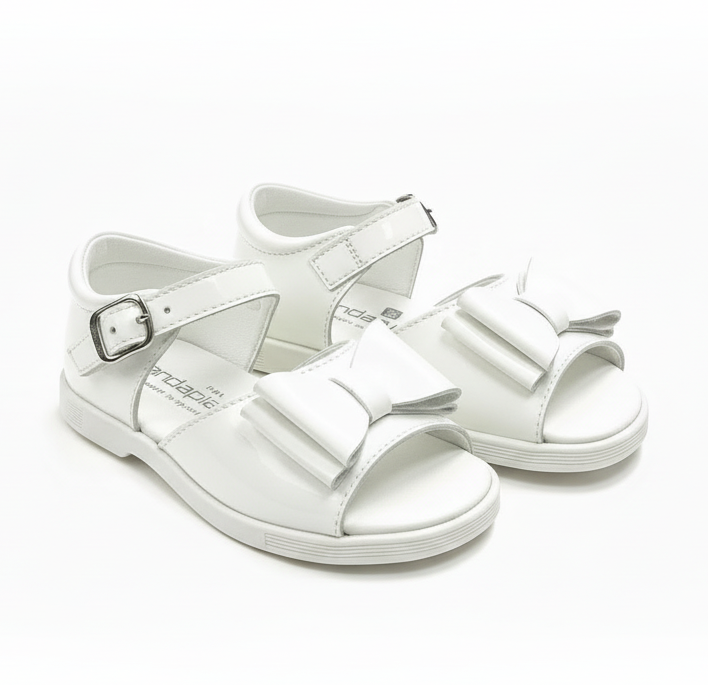 211420 Girls White Patent Bow Sandals