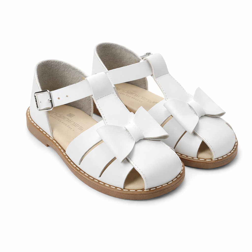 251334 Andanines Closed In Bow Sandal White